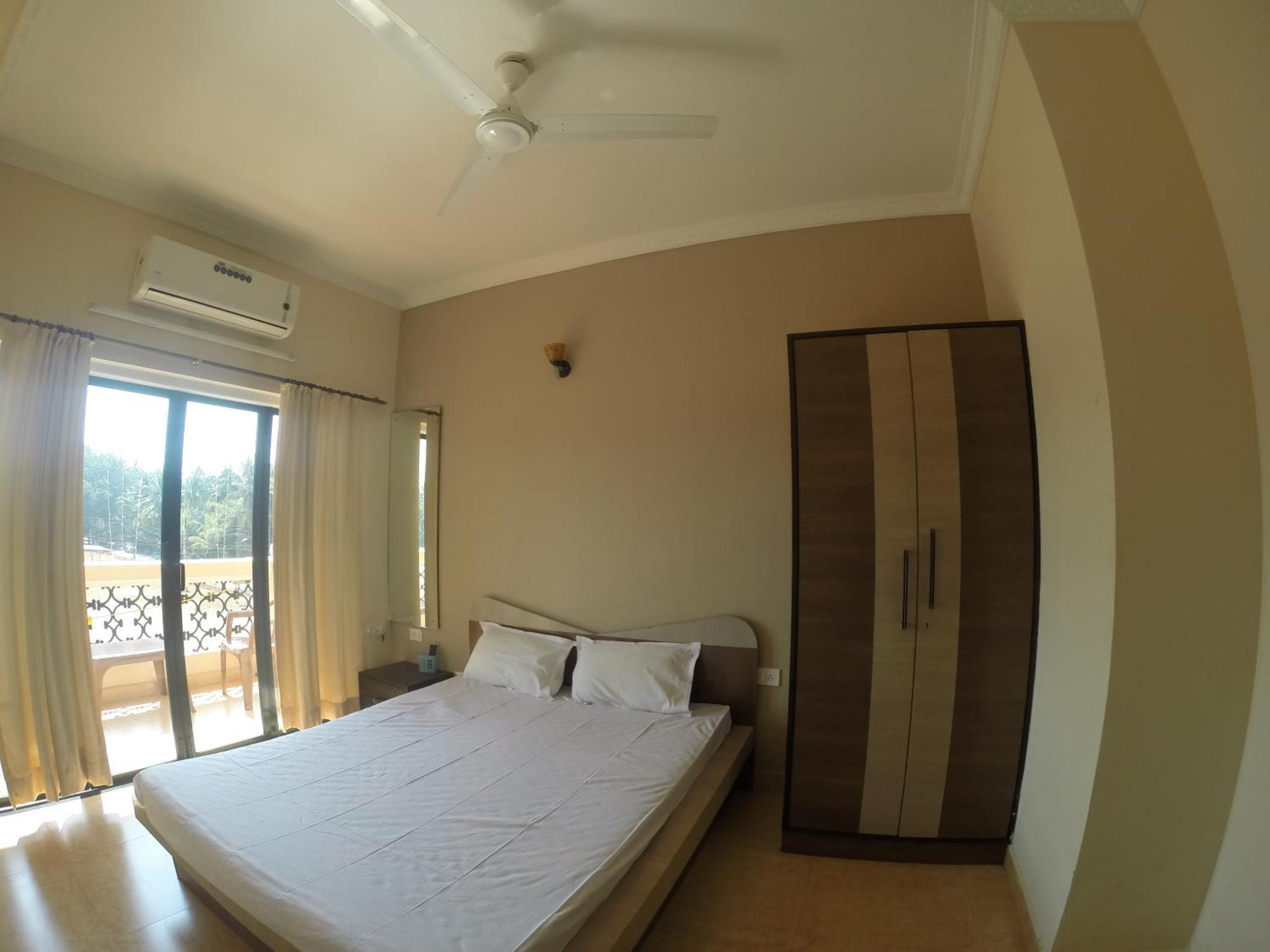 Ocean Crest Hotel Colva Exterior photo