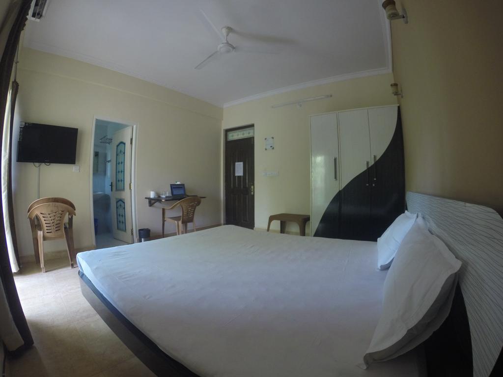 Ocean Crest Hotel Colva Exterior photo
