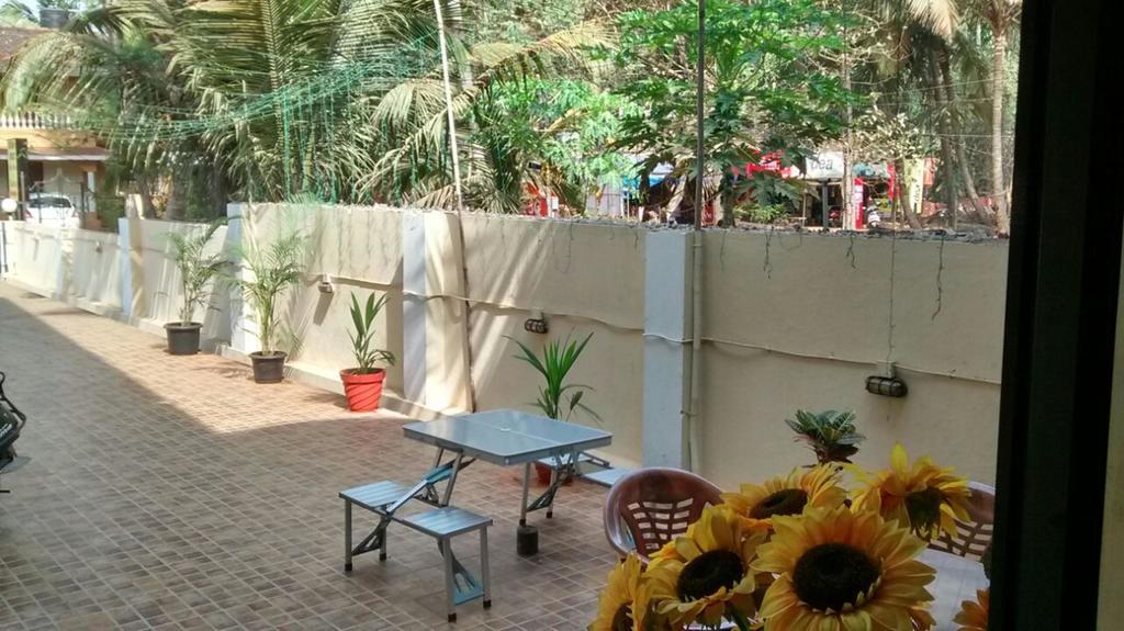 Ocean Crest Hotel Colva Exterior photo